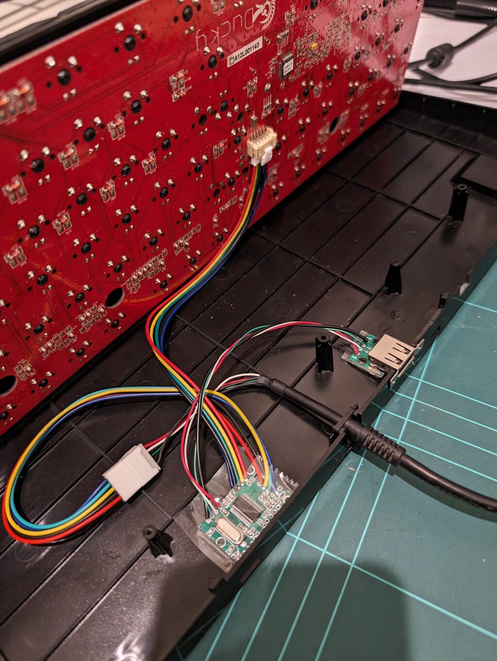 Internal wiring with USB hub